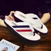 Tofflor qmaigie män mode läder flip flops 2023 handgjorda utomhus sandaler klassiska designer skor