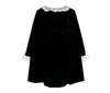 Dziewczyna sukienki 2023 Zimowe dziewczyny koronkowe małe okrągły okrągły szyję Elegancka aksamitna mała czarna sukienka TG88174