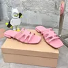 2023 Designer de luxo romano flip-flop slide chinelos moda feminina 100% couro rosa / verde / preto / branco cor pura sandálias de absorção de suor senhoras sexy sapatos de salto antiderrapante