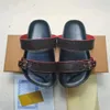 Designer-Hausschuhe, Slides, Schuhe, Sandalen, Sommer-Flats, sexy Plateauschuhe aus echtem Leder, Damen-Strand-Schuhe, mühelos stilvolle Slides, 2 Riemen mit angepassten goldenen Schnallen