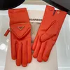 Дизайнерские перчатки Зимние кожаные теплые перчатки для пальцев Женские роскошные дизайнерские варежки с открытой ладонью Мотоциклетные мужские и женские перчатки Спортивные варежки