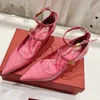 2023 Dress Shoes High Heels Sandals Women's Wedding Pumps Skor Kvinnor Summer Designer Pekade Toe Black Bowtie Fashion Canvas Party med Box -K400