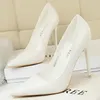 Chaussures habillées BIGTREE Chaussures Blanc Femme Pompes Chaussures En Cuir Pu Femmes Talons Hauts Stiletto Classiques Pompes Bout Pointu Chaussures De Mariage Plus La Taille 43 230421