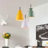 Hangende lampen 3 in 1 Noordse macaron kleuren conische aluminium schaduw met rubberen hout E27 led -droplights matgeel / groen koordopname