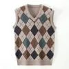 Herrtröjor Fashion Designer Märke Argyle Pullover Diamond Sweater V Neck Knit Vest Men 6% ull ärmlös autum casual män kläder 231120