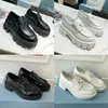 Top Designer Shoes Soft Soft Whowhide Platform Sneakers Men Women Triangle Laiders Black Black Lame Leather Cunky Round Round Heaker Shicay Shicay With Box Size 35-46