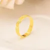 ウェディングリング2pcs男性女性bijoux femmeエンゲージメントジュエリーアネルゴールドリングousolo anillos bague aneis casamento joias bijouterie