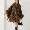 Giacca in pelliccia da donna invernale allentata con motivo leopardato colletto mantello scialle cappotto in peluche ispessito mantella stile pipistrello