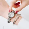 腕時計2023女性はファッションの高級ブレスレットセットウォッチレディースカジュアルアロイバンドQuartz wristwatch女性時計Zegarek Damski