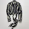 Kvinnor BLOUSES 2023 Tidig vår Fransk stil nisch lapel design midje slips knuten navel zebra skjorta