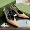 Sandaler av högsta kvalitet fashionabla mocka slingbacks pekade ankelremmen Lyxig designerskor Metal 8,5 cm Slim High Heels äkta lädersandal