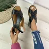Sandały Letnie buty plażowe w rozmiarze plus dla kobiet 2023 Rzymskie otwarte palce nisko obcasowe kobiety