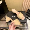 Paris Designer Heel Slides Channel Luxury Brand Summer Quiltade tofflor Kvinnor Holiday High Heel Dress Shoes For Woman Ch Sandal Mujer