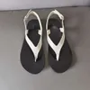 Die Reihe High-End-Hartgutschuh die * Schuhe gerade Schnalle Flache Sandalen Frauen in neue Lederflip-Flops Sommer Frauen