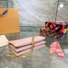 Bolsos de noche Bolso de diseñador de moda bolso de cadena de tres capas de piel de oveja para bebé nuevo primo de moda de viaje exquisito bolso de hombro cuadrado único