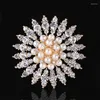 Brooches Pearl Crystal Hollowed Out Flower Brooch Fashion Elegant Women's Suit Jacket Corsage Pin Accessory Jewelry