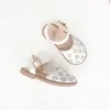 Sandaler Summer Girls Sandaler Cut-Outs Petal Kids Shoes äkta läderprinsessor Sandaler Högklassiga barn Sandaler 3-9T 230421