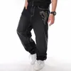 Jeans da uomo Street Dance Gambe larghe Jeans larghi Uomo Moda Ricamo Nero Bordo largo Pantaloni denim Maschio Rap Hip Hop Jeans Taglie forti 30-46 231121