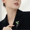 Broszki koreańskie moda luksus zielony liść lotosu kwiat Dragonfly dla kobiet super urocze piny perłowe piny broszki prezenty biżuterii