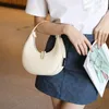 2023 Ny designer kvinnlig halvmåne väska underarmspåse halva cirkel på väskan en axel bärbar läder kvinnlig väska