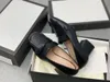 Sapatos femininos de luxo série Marmont sapatos de couro de salto médio 408208