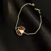 Desginer Clover Fanjia Ladybug Premium Känn dig förtjockad pläterad kvinnors ins stil mångsidiga enkla utformade agatskalarmband
