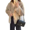 Cappotto in finta pelliccia ecologica per donna in autunno e inverno, morbido e spesso peluche Toka, pelliccia corta e piccolo top profumato integrato in pelliccia3