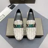 Tasarımcı Loafers Yeni Erkekler Marka Elbise Ayakkabı Klasik Cowhide Katırları Arı Metal Toka Düz Ayakkabı Princetown Mens Luxurys Ayakkabı