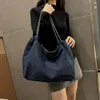 Sacos de compras estilo chique grande corrente bolsa de ombro para mulheres designer de luxo bolsas denim tecido cor pura grande capacidade compradores 231121