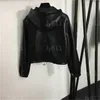 Moda para mujer Chaquetas Chaqueta de diseñador Abrigo de cuero para mujer Abrigos de motocicleta con capucha de manga larga Chaquetas de cuero de PU negras Ropa para mujer