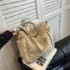 Sacos de noite Grande capacidade sacolas para mulheres ombro lateral saco moda espaço algodão acolchoado sacos de compras moda senhoras bolsas 231121