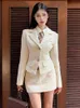 Podstawowe sukienki swobodne Wysokiej jakości francuska elegancka moda dwuczęściowy zestaw dla kobiet Blazer Coat Sheath Mini Spirt Suits Fall Korean Ol 2 stroje 231121