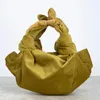 Sacs de soirée Designer Satin Noué Seau Totes Sac Ruché Plissé Velours Petite Pochette Bourse Femmes Sac À Main Partie Top-poignée Jaune Rouge