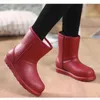 Botas de piel cálidas de Invierno para mujer, zapatos de plataforma de lluvia sólidos a la moda de tacón alto, botas de nieve tobilleras de EVA para niñas, color negro