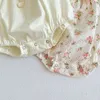 Rompers Visgogo Baby Girl Floral Princess Rompers Söt Bow Flower Puff Sleeve Square Neck Off Shoulder Rompers Baby Summer Clothing 230421