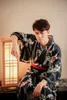 الملابس العرقية اليابانية القياسية كيمونو الرسمية الساموراي الآسيوية التقليدية رداء الاستحمام الأسود