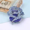 Broches Broches Highgrade Mode Alliage De Luxe Bleu Rose Strass Rose Broche Atmosphérique Bleu Fée Dame Costume Manteau Accessoire Pin Z0421