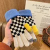 Детские перчатки без пальцев Зимние плюшевые утолщенные милые теплые шерстяные перчатки с разрезом на пальцах для верховой езды на холоде Осязаемые студенческие перчатки в шахматном порядке 231120