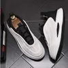 New Men Platform Sapatos Flats Sapatos de lazer respirável grossa Skate Trending Sneakers for Streets Web Celebrity D2H29