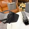 Sandálias 2023 mulheres salto fino quadrado cabeça diamante incrustação couro genuíno sapato de festa de alta qualidade ventilar design de luxo