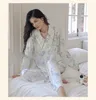 Momento de sono feminino de seda cetim sono sono pijamas brancos frescos e brancos cenários de primavera para o verão de roupas de manga longa de manga longa Pijama femme 230421