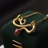 Collana serpente rubino con argento sterling placcato oro 18 carati stile serpente Collana con pendente a forma di serpente con catena a colletto in stile versatile