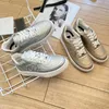 Lyxdesigner sneaker casual skor låg kalvskinn läder plattform utomhus canvas sko läder kvinnor tidigt höst nya sneakers