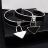 Bracelet en cuir avec lettres de Tennis, noir et blanc, Triangle goutte d'huile, Couple classique, Triangle ouvert