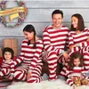 Familjsmatchande kläder Julpyjamas Set Sleepwear Nightwear Long Sleewel Red Striped Year Cloths Set Mamma Dad Kid 2 Pieces 231120