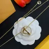 Pendant Necklaces Womens Designer Jewelry Women Gold Round Necklace New Designers Accessories With Diamonds F Letters Chain Nice D193w