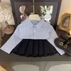 Set di abbigliamento Set da ragazza Gilet lavorato a maglia autunnale Camicia a righe Gonna a pieghe 3 pezzi Uniforme scolastica per studenti di moda