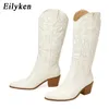 Stivali Eilyken Designer Stivali al ginocchio Donna Punta a punta Moda Ricamo fatto a mano Stivaletti da cowboy occidentali Tacco alto Scarpe femminili 231120