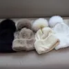 Stingy Brim Chapéus 2023 Outono Inverno Solto Chapéu De Malha Feminino Pompom De Pele Ao Ar Livre Gorros Quentes Pilha Proteção De Orelha De Lã 231121