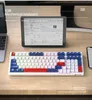 Toetsenborden Stil K98 Mechanisch toetsenbord Bluetooth 2.4G Hot-swappable RGB Bedraad Mechanisch gamingtoetsenbord met achtergrondverlichting Abs 98 toetsen Issp Q231121